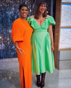 Zawe Ashton Instagram - Finally in the Tam Fam.

The kindest crew @tamronhallshow and the most beautiful leader @tamronhall

Thank you for having me in NYC 🍎

#TheMarvels #DarBenn