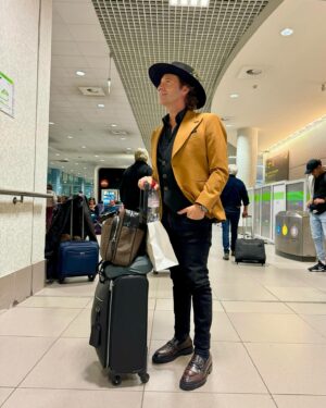 Zé Amaro Instagram - Alô gente!!!
Sigam-me nesta longa viagem ✈️ 
Porto-Lisboa-Dubai-Sidney 🛫✈️

#boeing777 #australia #porto #lisboa #dubai #sidney 
.
.

Próximos shows⤵️

9 DEZ - AUSTRÁLIA - WOLLONGONG 

10 DEZ - AUSTRÁLIA - MELBOURNE 

16 DEZ - AUSTRÁLIA - PERTH

17 DEZ - AUSTRÁLIA - SYDNEY ❗️ESGOTADO❗️

❗️Nova data❗️
17 DEZ - AUSTRÁLIA - SYDNEY 

29 DEZ - Ev CORPORATIVO

31 DEZ - Narcisu’s Eventos ❗️ESGOTADO❗️ 

16 MAR - COLISEU LISBOA 
https://coliseulisboa.bol.pt/Comprar/Bilhetes/130335-

#tour15anos #zéamaro #usa #massachusetts #zeamarotour #zeamaro #meucoracaodecowboyapaixonado #casinha #casinhabranca #cowboy #festadecowboy #aluatueeu #cowboyappaixonado #aminhaestrada