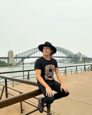 Zé Amaro Instagram - Obrigado Comunidade Portuguesa na Austrália, que honra, que privilégio, vocês são incríveis, estão no meu coração…
Até sempre ❤️‍🔥
.
.
Próximos shows🤠⤵️

22 DEZ - Ev CORPORATIVO

29 DEZ - Ev CORPORATIVO

31 DEZ - Narcisu’s Eventos ❗️ESGOTADO❗️ 

31 DEZ - ❗️AO VIVO EM FAFE❗️

16 MAR - COLISEU LISBOA 
https://coliseulisboa.bol.pt/Comprar/Bilhetes/130335-

#tour15anos #zéamaro #australia #portuguesespelomundo #zeamarotour #zeamaro #meucoracaodecowboyapaixonado #casinha #casinhabranca #cowboy #festadecowboy #aluatueeu #cowboyappaixonado #aminhaestrada
#emirates #airbusa380 #australia #porto #lisboa #dubai #sydney #wollongong #perth #melbourne