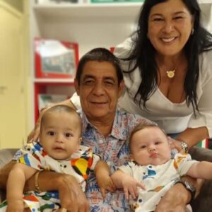 Zeca Pagodinho Instagram - “Sou bom filho, sou bom pai, quero ser um bom avô…”🥁🎶🎼

E é! Se tem uma coisa que o Zeca Pagodinho é , é ser um bom avô e podemos provar !

Nesse  #DiaDosAvós , compartilhamos momentos fofíssimos do vovô Zeca e da vovó Mônica.

O convívio e amor pelos netos Noah, Catarina, Miguel, Domênico, Martin e Vittorio, que já já nascerá, é motivo de muitas alegrias !

Marque aqui nos comentários o seu neto, seu avô, ou aquele amigo que você lembrou vendo essas fotos 😉♥️!

#diadosavós #avô #avó
