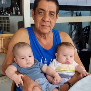 Zeca Pagodinho Instagram - “Sou bom filho, sou bom pai, quero ser um bom avô…”🥁🎶🎼

E é! Se tem uma coisa que o Zeca Pagodinho é , é ser um bom avô e podemos provar !

Nesse  #DiaDosAvós , compartilhamos momentos fofíssimos do vovô Zeca e da vovó Mônica.

O convívio e amor pelos netos Noah, Catarina, Miguel, Domênico, Martin e Vittorio, que já já nascerá, é motivo de muitas alegrias !

Marque aqui nos comentários o seu neto, seu avô, ou aquele amigo que você lembrou vendo essas fotos 😉♥️!

#diadosavós #avô #avó