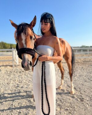 Zeina Makki Instagram - The kind of love i can’t explain. 💘🐎