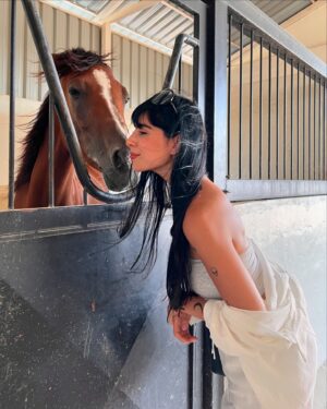 Zeina Makki Instagram - The kind of love i can’t explain. 💘🐎