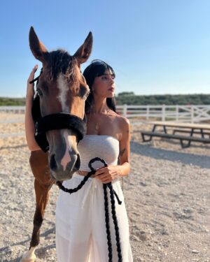 Zeina Makki Instagram - The kind of love i can’t explain. 💘🐎