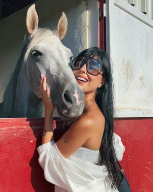 Zeina Makki Instagram - The kind of love i can’t explain. 💘🐎