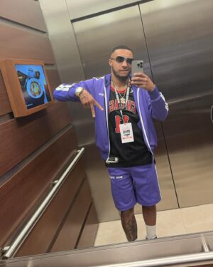 Zelfa Barrett Instagram - Quick Trip For Bros Fight 24hr Turn Over ✈️🇬🇧-🇸🇦 In And Out 🥷🏾