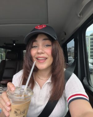 Zeynep Çamcı Instagram - Son 20 yaş da gitti sevinci bi gün🦷💕🎉