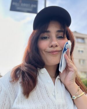 Zeynep Çamcı Instagram - Son 20 yaş da gitti sevinci bi gün🦷💕🎉