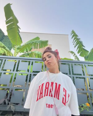 Zeynep Çamcı Instagram - 🌴💚
