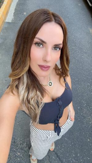 Zeynep Koltuk Instagram - İnsanların sizden sebepsizce nefret etmesine izin vermeyin, onlara sebepler verin… Hayırlı cumalaaaar😀