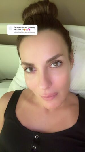 Zeynep Koltuk Instagram - Doktor salgın var dedi ben inanmadım kesin nazar😏😅🧿😞