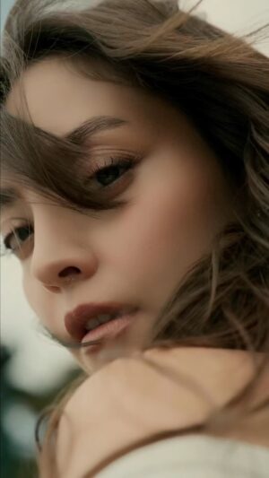 Zeynep Tuğçe Bayat Instagram - ✨✨✨✨✨ 

@gardiropmagazin #gardiropcover #gardiropmagazin
 Yayınlar Direktörü: @gulay_ozdemir 
Fotoğraflar: @oganugurr 
Video: @abdullahd___ 
Kreatif Direktör: @akonucu 
Moda ve Güzellik Direktörü: @caglakucukdereli 
Styling: @elaa_stylee
Kapak Kıyafeti: @marksandspencerturkiye
Saç: @atakangelisli
Makyaj: @makeup_mert
Kurumsal İletişim: @mine.gunduz
Marka İletişimi: @yoncayalki
Prodüksiyon: @nutekstudio
Styling Asistanı: @demet.aydogn
Mekan: @theroofada
Teşekkürler @ph7entertainment @ipekbocug @vastistanbul