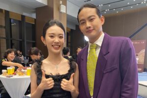 Zhang Ting Hu Instagram - 今天收到了十一月初受邀在金雞獎電影音樂會中的演唱，這是一次很特別的表演，常常在想擁有自己的樂隊，盡情唱一些爽歌，卻從來沒想過先擁有的會是「殿堂級」
、「音樂廳級」這種以往感覺離我好遠的表演形式，演出當天，穿上製作單位特別訂製的正式服裝，在近百位管弦樂手伴奏之下，和大陸全國八級拳冠軍的知名動作演員吳樾老師合唱，這真的是印象深刻，收穫滿滿的一次表演！

曾經合作拍攝「轉彎之後」電影的黃堯，入圍了今年金雞獎的最佳女主角，2017年電影殺青後第一次重逢，第一次感覺到雖然多年不見，但拍戲時一起單車環島的革命感情卻從來沒有消失！