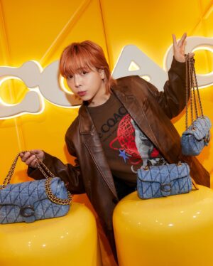 Zior Park Instagram - with @coach
#coachNY #coachKorea #CourageToBeReal #코치성수팝업 #코치퀼팅태비