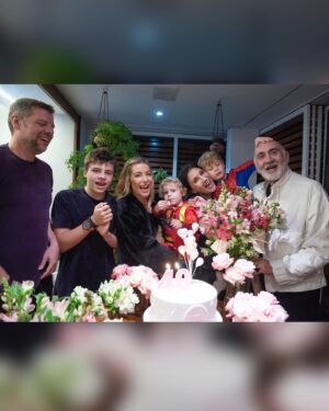 Zizi Possi Instagram - Os “Ls” da minha vida fazendo aniversário, e eu feliz como quem saboreia o melhor chocolate do planeta! E é diet!!! 😂❤️

📸 @katiarochafotografa