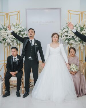Zorema Khiangte Instagram - Kan inneih thlakhatna a lo ni veleh ta reng mai..Lalpa hi a rinawmin a tha a ni..’Engpawh mai hian min hmangaih tih a hrilhfiah’ @esther_hrahsel