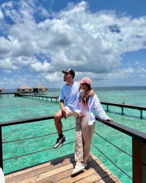 Zorema Khiangte Instagram - Mihring nun ah hian hun thim tak leh harsa tak a thleng fo thin, chutiang bawkin hun hlimawm tak pawh Lalpan kan tan a dah ve reng bawk a ni….Hun thim leh harsa paltlang tu ten hun hlimawm tak an tawng leh thin Pathian avangin…”Engpawh mai hian min hmangaih tih a hrilhfiah”