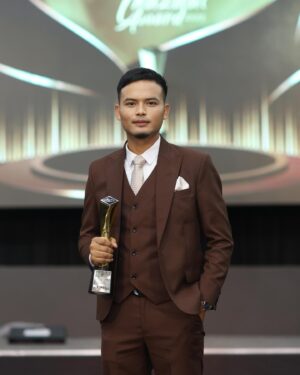 Zorema Khiangte Instagram - Lei ropuina leh chawimawina te hi a hlu thin hle mai…he khawvel in a pek theih chawimawina mah hetiang taka hlu a nih chuan..Vana chawimawina chu eng ang tak a hlu ni ang maw…hrefiah ngat ila chuan engkim ai hian kan buaipui hian ka ring a ni…

“Vânram chu lova ro phûm rûk ang a ni; chu chu miin a hmu a, a chhilh leh a, lâwm êm êmin a kal a, a neih zawng zawng a va hralh a,lo chu a lei ta a. -Mat 13:44
Suit mawi tak min thuisaktu : @buanga.chhangte_official 

Set design by @vavoo_interior & @j.and.j_homespace 

Kan lan that loh hlau a uluk taka min cheimawi tu @tetei_renthlei_jovashamakeover