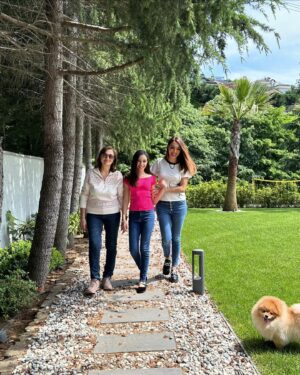Zuhal Topal Instagram - 🧿Başta canım anneciğim olmak üzere ;tüm annelerin,anne olamayan,ama annelik sevgisini yüreğinde taşıyıp emek verenlerin,annesiz kalan evlatların,anne  adaylarının ve anne yarılarının Anneler Günü Kutlu Olsun 🙏🌺❤️
