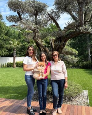 Zuhal Topal Instagram - 🧿Başta canım anneciğim olmak üzere ;tüm annelerin,anne olamayan,ama annelik sevgisini yüreğinde taşıyıp emek verenlerin,annesiz kalan evlatların,anne  adaylarının ve anne yarılarının Anneler Günü Kutlu Olsun 🙏🌺❤️