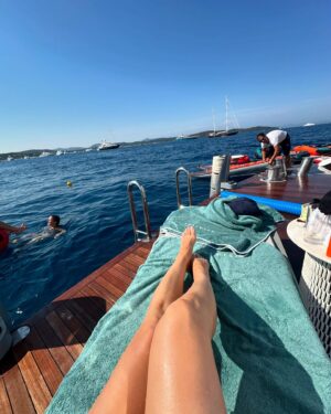 Zulay Henao Instagram - Me quedé en St. Tropez🇫🇷🩵

@freepeople 
@stolen.stores 
@goodcarmastudio