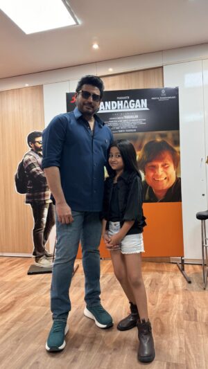 aazhiya sj Instagram - Such a pleasure meeting our “ TOP STAR” Prashanth uncle 😍😍 
Andhagan will definitely be a huge success 
🥰 we will definitely dance together on the success party of “ Andhagan “uncle 😍
FDFS porom 🙈

#andhagan #prashanth #topstar #promotions #aazhiya #childartist #influencer 

Thank you @akalyavenkatesan_official  for making this happen ❤️