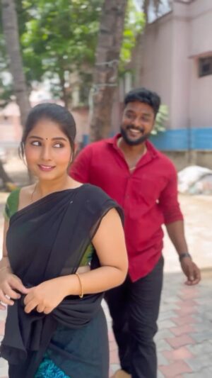 sathya sai krishnan Instagram - Water packet trending song❤️🫰🏽
Kumaravel🔥Arasi🥰
Pandianstores2❤️❤️

@sundeepkishan @aparna.balamurali @dhanushkraja 

#sakthipandianstores2 #Kumarvelarasips2 #sakthiactor #raayan #waterpacketsong