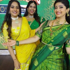 sree priya Instagram - Mana Bhamala sandhadi tho top lechipoyina 💥💥 bonala sambaralanu miss Avvakandi 

Watch #AtthaKodallaBonalaJathara This Sunday at 6 PM on #ZeeTelugu 

#BonaluCelebrations #Bonalu 

@sreepriya__126 @pallavi_gowda_official @_anshureddy