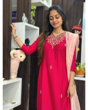 sree priya Instagram - ✨🌸

Wearing : @pinkthreads_boutique