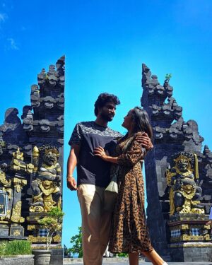 vj Santhiya Instagram - யாதுமற்ற நிலையில் 
யாதுமாகியவள் நீயே @aval_santhiya 🫂❤️🫂

#marrigelife #avalsanthiya #travelphotography #spreadlove ✨💥✨