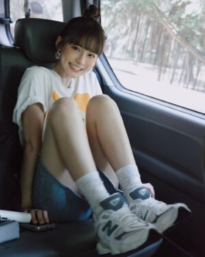 林莎 Instagram - ⋯剪了短瀏海 🍉 

@marimekko @marimekko_taiwan 
@newbalance