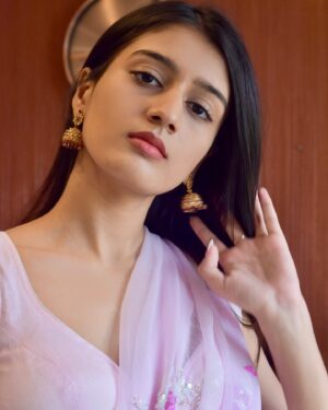 Aadhya Anand Instagram - Draping you in my dreams🪽

Photography - @priyyaa100 
Edited by - @omkarnaik.in 

#aadhyaanand #aadhya_anand #ganeshchaturthi #sareelook #indiantraditional #bollywood