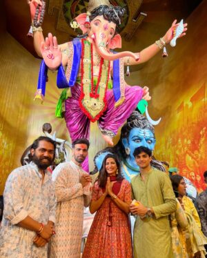 Aahana Kumra Instagram - What a beautiful start to this Ganesh Chaturthi! 
Lal Baug cha raja!! 
Mumbai Cha raja and GSB Seva Mandal! 
May Bappa bless us all with abundance, wisdom, happiness and good health! 🌺🙏🌸
Wearing my beautiful @raahjaipur 
#GanpatiBappaMorya 
#HappyGaneshChaturthi 
.
.
.
.
#lalbaugcharaja #mumbaicharaja #gsbsevamandal #mumbai #maharashtra #ganesh #ganpati #indianfestival #festival #incredibleindia #aahanakumra #ganpatifestival #pandal