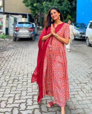 Aahana Kumra Instagram - What a beautiful start to this Ganesh Chaturthi! 
Lal Baug cha raja!! 
Mumbai Cha raja and GSB Seva Mandal! 
May Bappa bless us all with abundance, wisdom, happiness and good health! 🌺🙏🌸
Wearing my beautiful @raahjaipur 
#GanpatiBappaMorya 
#HappyGaneshChaturthi 
.
.
.
.
#lalbaugcharaja #mumbaicharaja #gsbsevamandal #mumbai #maharashtra #ganesh #ganpati #indianfestival #festival #incredibleindia #aahanakumra #ganpatifestival #pandal