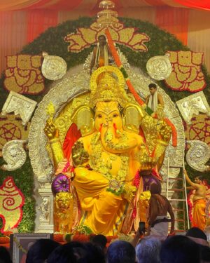 Aahana Kumra Instagram - What a beautiful start to this Ganesh Chaturthi! 
Lal Baug cha raja!! 
Mumbai Cha raja and GSB Seva Mandal! 
May Bappa bless us all with abundance, wisdom, happiness and good health! 🌺🙏🌸
Wearing my beautiful @raahjaipur 
#GanpatiBappaMorya 
#HappyGaneshChaturthi 
.
.
.
.
#lalbaugcharaja #mumbaicharaja #gsbsevamandal #mumbai #maharashtra #ganesh #ganpati #indianfestival #festival #incredibleindia #aahanakumra #ganpatifestival #pandal