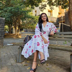 Aastha Chaudhary Instagram - Sunshine state of mind 🌻💛

Wearing- @babhru_india 💖