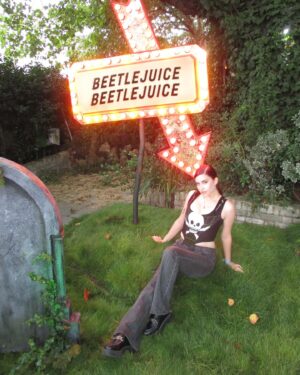 Abby Roberts Instagram - if you’d have told 10 year old abby she’d get to go to the @beetlejuicemovie premiere i’m pretty sure she’d be screaming crying throwing up, i can’t believe i was so lucky to be invited to watch the new beetlejuice movie & take part in a bunch of activities including meeting my favourite director of all time 🥹 my inner child is so happy thank you @warnerbrosuk for making my wildest dreams come true🖤🪲