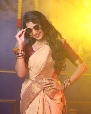 Abeneya Nethran Instagram - Fever irundhalum post poduvom 🤧💥

📸 @i.hare_sh 
Technical support - @ra2.studioz 

#abeneya #traditional #shoot