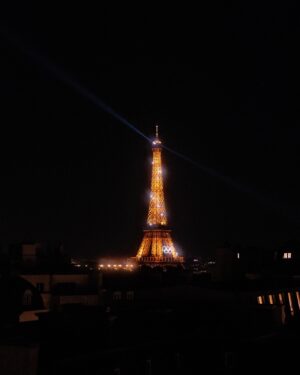 Adeline Chetail Instagram - Tokyo - Hawaï - Paris ! Ça va la vie 💕