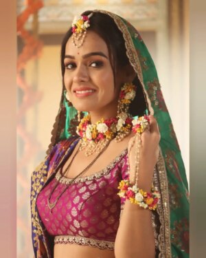 Aditi Sanwal Instagram - Meera si mai bhi Deewani ho gai ✨️✨️✨️

#instagood #instagram #pictureperfect #janmashtami #meera #krishna #dangaltvchannel #deewani #aditisanwal #devotion #love #divine