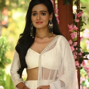 Aditi Sanwal Instagram - Just your Dilbara uplifting your mood!!! ✨️

#pictureperfect #instagood #livelovelaugh #dilbara #white #aditisanwal #meera #dangaltvchannel #deewani #indianlook #love