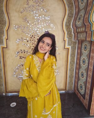 Aditi Sanwal Instagram - ✨️✨️✨️ Festive ready!!! ✨️✨️✨️

#insta #instagood #instagram #pictureperfect #livelovelaugh #aditisanwal #deewani #dangaltvchannel #meera #kashvi #baalveer #festive #indianlook #indianwear #love