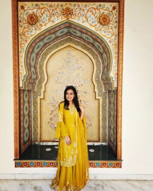 Aditi Sanwal Instagram - ✨️✨️✨️ Festive ready!!! ✨️✨️✨️

#insta #instagood #instagram #pictureperfect #livelovelaugh #aditisanwal #deewani #dangaltvchannel #meera #kashvi #baalveer #festive #indianlook #indianwear #love