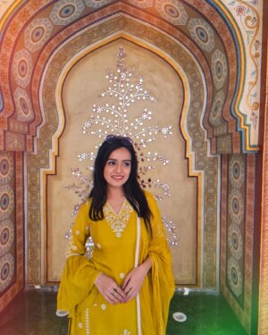 Aditi Sanwal Instagram - ✨️✨️✨️ Festive ready!!! ✨️✨️✨️

#insta #instagood #instagram #pictureperfect #livelovelaugh #aditisanwal #deewani #dangaltvchannel #meera #kashvi #baalveer #festive #indianlook #indianwear #love