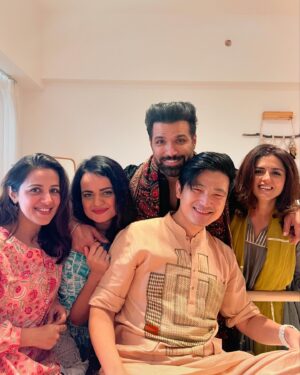Aditi Singh Sharma Instagram - #ganeshchaturthi at Karans beautiful home with the gorgeous Bappa he created, what great vibes with all these beautiful peeps .. no filter, only love. 
Ganpati Bappa Morya. ❤️🙏