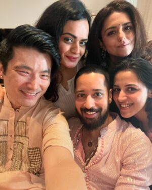 Aditi Singh Sharma Instagram - #ganeshchaturthi at Karans beautiful home with the gorgeous Bappa he created, what great vibes with all these beautiful peeps .. no filter, only love. 
Ganpati Bappa Morya. ❤️🙏