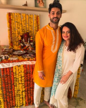 Aditi Singh Sharma Instagram - #ganeshchaturthi at Karans beautiful home with the gorgeous Bappa he created, what great vibes with all these beautiful peeps .. no filter, only love. 
Ganpati Bappa Morya. ❤️🙏