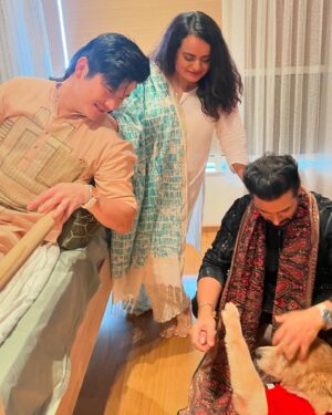 Aditi Singh Sharma Instagram - #ganeshchaturthi at Karans beautiful home with the gorgeous Bappa he created, what great vibes with all these beautiful peeps .. no filter, only love. 
Ganpati Bappa Morya. ❤️🙏
