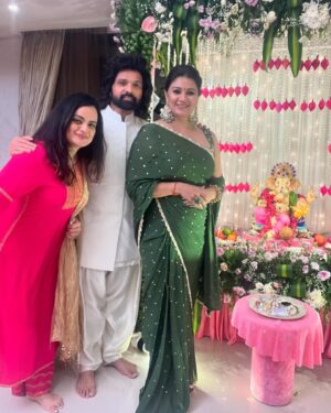 Aditi Singh Sharma Instagram - Happy Ganesh Chaturthi from Himesh & Sonia’s beautiful home & stunning Bappa ❤️🙏

#GanpatiBappaMorya