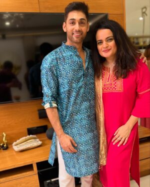 Aditi Singh Sharma Instagram - Happy Ganesh Chaturthi from Himesh & Sonia’s beautiful home & stunning Bappa ❤️🙏

#GanpatiBappaMorya